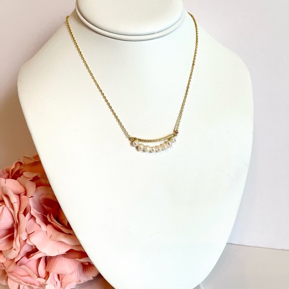 Elegant Pearl Necklace - Picture 5 of 8